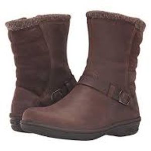 NIB Teva Nopal Leather 5.5